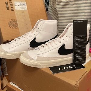 Never worn, Nike blazer mid 77